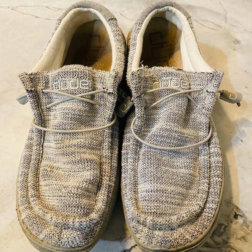 Excellent condition men’s grey Hey Dudes!!